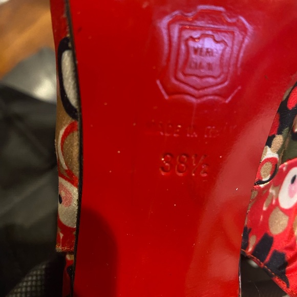 Colorful Red White Green Black Closed Toe 3” Louboutin Slingbacks w/Red Bottoms - Picture 10 of 11